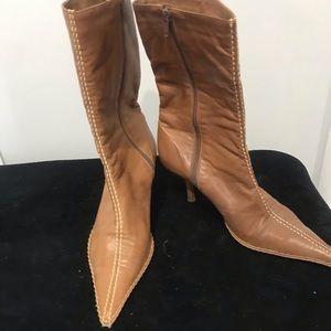 Pointed leather natural tan booties